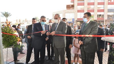 خلال افتتاحه الأسواق الحرة بالغردقة...وزير الطيران: قريبا تنفيذ خطة للتحول الرقمي بأنظمة الشركة | صور