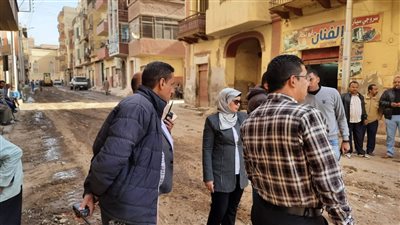 السكرتير المساعد بأسيوط تتفقد أعمال الرصف الجارية بحي غرب