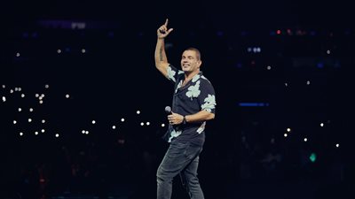 عمرو دياب يشعل ليل جدة في ختام الفورومولا مع جاستين بيبر |صور