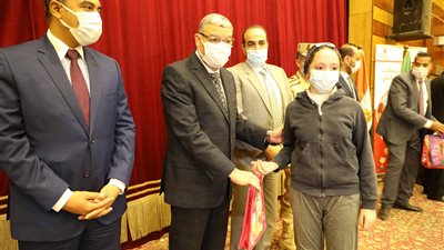 محافظ المنيا يشهد احتفالية مديرية التعليم ويزور عددًا من دور رعاية الأطفال