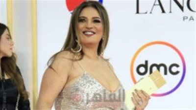 ليست المرة الأولى.. هكذا أثارت نهلة سلامة الجدل بملابسها في مهرجان القاهرة السينمائي | صور