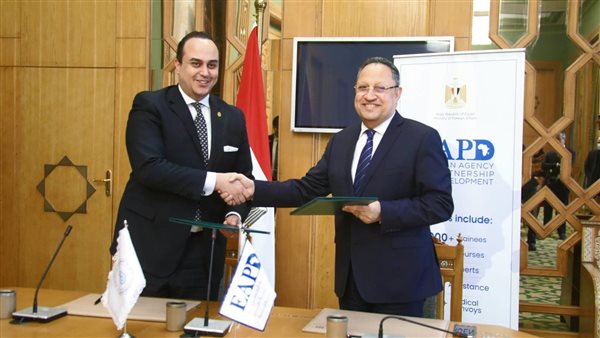 جانب من توقيع البروتوكول