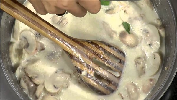 مكرونة وايت بالفراخ