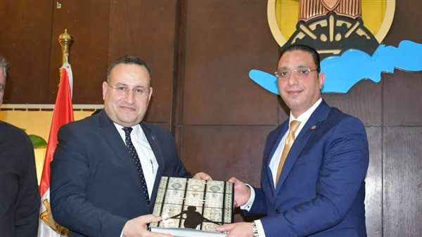 محافظ الفيوم يستقبل