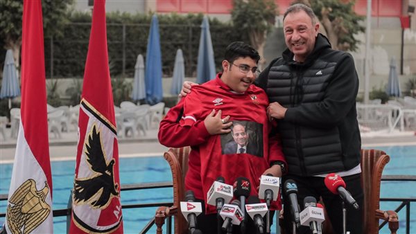 الشاب أحمد طارق مع