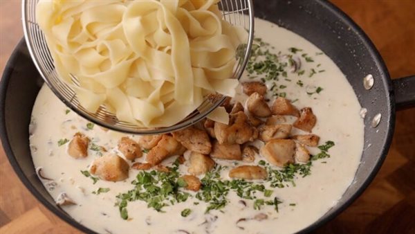 مكرونة وايت بالكريمة