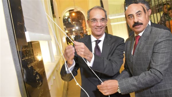 وزير الاتصالات ومحافظ