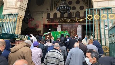 بث مباشر| وسط انهيار أهله.. صلاة الجنازة على شقيق المخرج مجدي الهواري بمسجد السيدة نفيسة