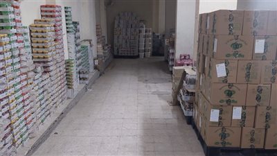 ضبط 120 ألف عبوة توابل وكاتشب غير صالحة داخل مخزن محل شهير بطنطا 