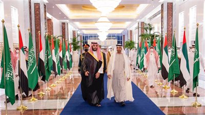 محمد بن زايد يستقبل بن سلمان بعد وصوله إلى الإمارات في ثاني محطات جولته الخليجية