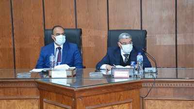 محافظ المنيا يعقد الاجتماع الدوري مع نواب البرلمان لمناقشة المشاكل وحلها