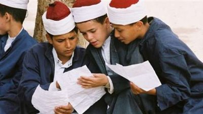 طلاب الرابع الأزهري يؤدون امتحاني اللغة الإنجليزية وتكنولوجيا المعلومات اليوم