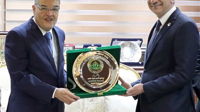 محافظ المنيا يبحث التوسع في محطات الغاز الطبيعي كوقود للسيارات