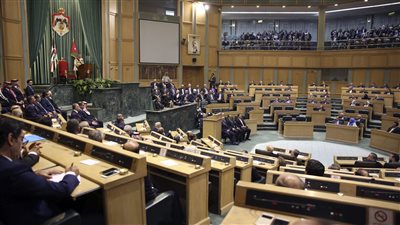 اشتباكات بالأيدي بين نواب البرلمان الأردني أثناء جلسة مناقشة التعديلات الدستورية│ فيديو