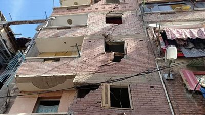  حي غرب الإسكندرية يزيل الخطورة الداهمة بعقار بمنطقة التوفيقية │ صور