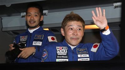 ملياردير ياباني يصل إلى الفضاء في أول رحلة سياحية منذ 2009 | صور