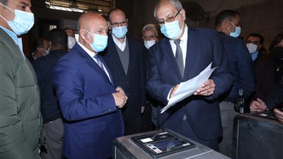 وزير النقل يعلن الانتهاء من تركيب البوابات الإلكترونية بمحطة سكك حديد الجيزة │ صور