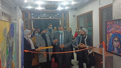 أمين الأعلى للثقافة يفتتح معرض لا للعنف ضد المرأة