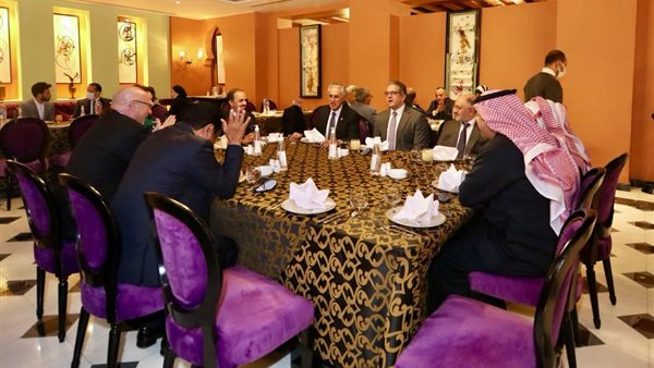 وزير الآثار يقيم