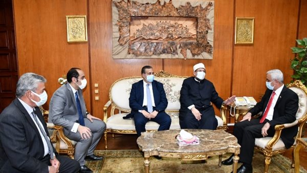 وزير الأوقاف في جامعة