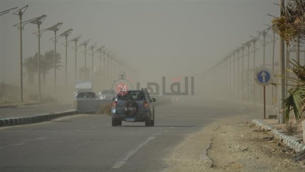 عاصفة رملية تضرب