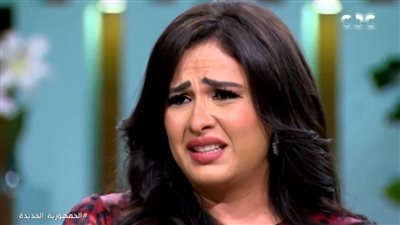 منى الشاذلي تعرض فيديو لقبر ياسمين عبد العزيز: ركبنا لك كشاف يا أستاذة ومستنيينك