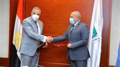 محافظ سوهاج ورئيس هيئة تنمية الصعيد يوقعان بروتوكول تعاون مشترك في عدد من المجالات