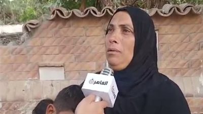 بث مباشر| أرملة المجني عليه بالإسماعيلية باكية أثناء زيارة قبره: نام وارتاح يا حبيبي حقك رجع 