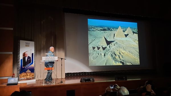 الدكتور زاهي حواس