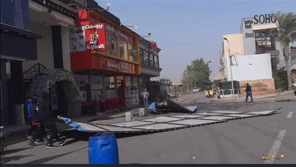 سقوط سقف محل من الحديد