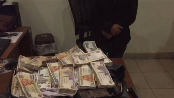 متهم في الاتجار بالنقد