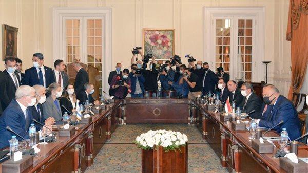 جلسة مباحثات رسمية