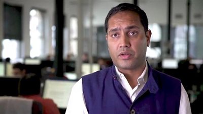 الرئيس التنفيذي لشركة بيتر كوم يعتذر لـ 900 موظف بعد طردهم | تفاصيل 