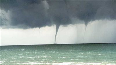 عمود الماء الطائر.. ظاهرة نادرة في البحر المتوسط | فيديو