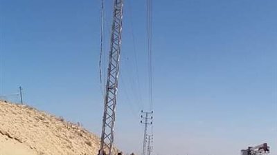 بعد انقطاع يومين.. عودة التيار الكهربائي لمدينة الشيخ زويد │ صور