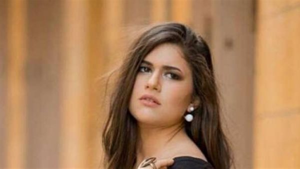 الفنانة ديانا هشام