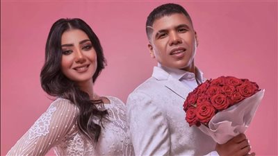 عمر كمال يُفاجئ شيماء المغربي بـ لافتة تحمل صورهما على النيل: انتي قلبي وربنا | فيديو