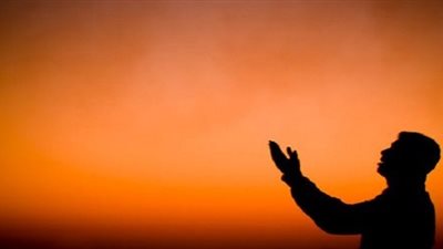 كيف يستجاب الدعاء المستحيل.. هذه السور والآيات الكريمة تفك الكرب وتجلب الرزق