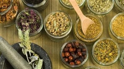  5 مشروبات لـ علاج أكياس الشوكولاتة بالأعشاب.. أهمها الكمون والمرمرية