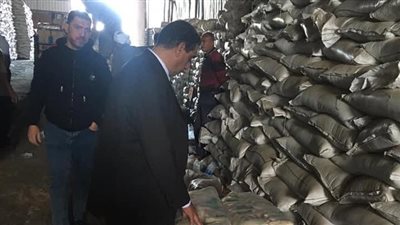 ضبط 7 أطنان سكر تمويني ناقص الوزن بمستودع تعبئة بالدقهلية