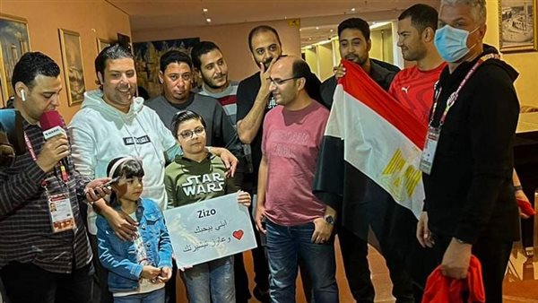 جهاز المنتخب مع الطفل