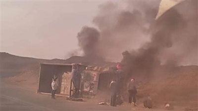 إصابة 3 أشخاص في انقلاب سيارة نقل واشتعال النيران بها بطريق إدفو مرسى علم