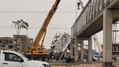 بث مباشر| انهيار كوبري مشاة في 6 أكتوبر بعد اصطدام سيارة نقل به