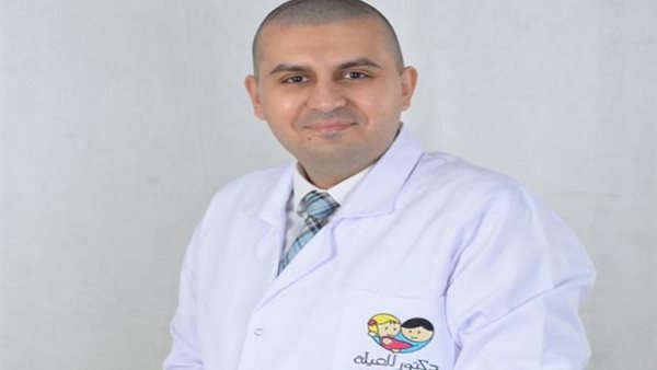 الدكتور عمرو عبد