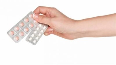 بالجراحة وحبوب دوفاستون.. علاج بطانة الرحم المهاجرة لتخفيف الألم