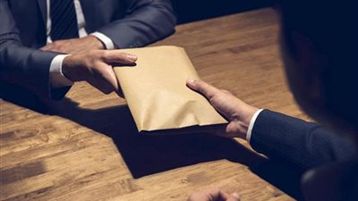 أخل بوظيفته مقابل المال.. محاكمة رئيس حي مصر القديمة السابق بتهمة الرشوة اليوم 