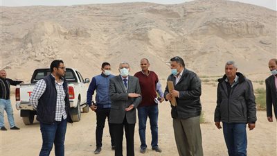 محافظ المنيا يشكل لجنة لفحص موقف بعض أراضي الدولة المجاورة للمنطقة الصناعية