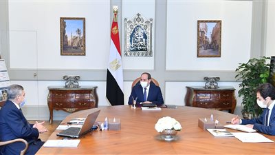 السيسي يوجه بتعزيز مشروعات قناة السويس وتطويرها