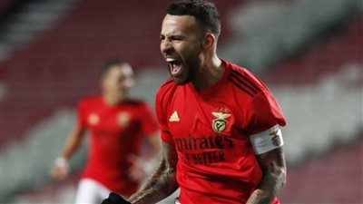 ربطوا عنقه بحزام وسرقوه.. أوتامندي يتعرض لحادثة سطو مسلح على منزله