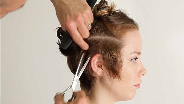 حكم استعانة المرأة